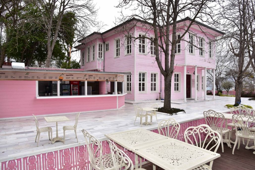 PEMBE KÖŞK SOSYAL TESİSİ